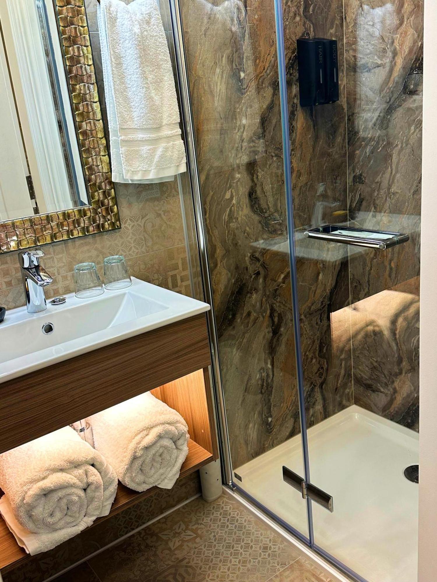 Отель Riverside 5*